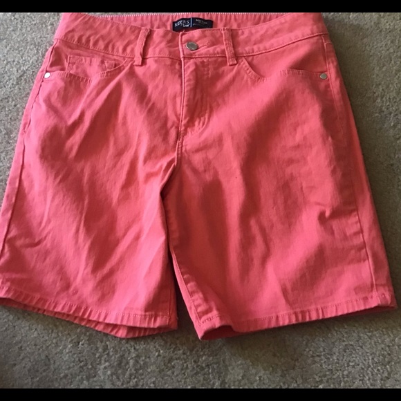 Riders LEE mid rise Jean short pink size 10. 🌺. Nice bright color - Picture 1 of 6